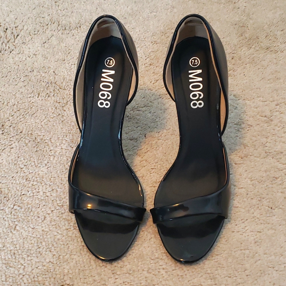 NWOT Women's M068 Patten Leather Pumps